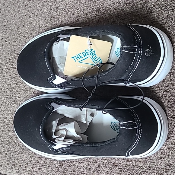 THEREABOUTS BIG GIRLS BLACK SLIP ON CANVAS SHOES SIZE 5 - Picture 3 of 9